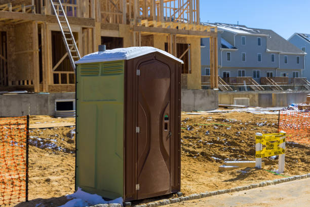 Porta potty delivery and setup in Gateway, FL